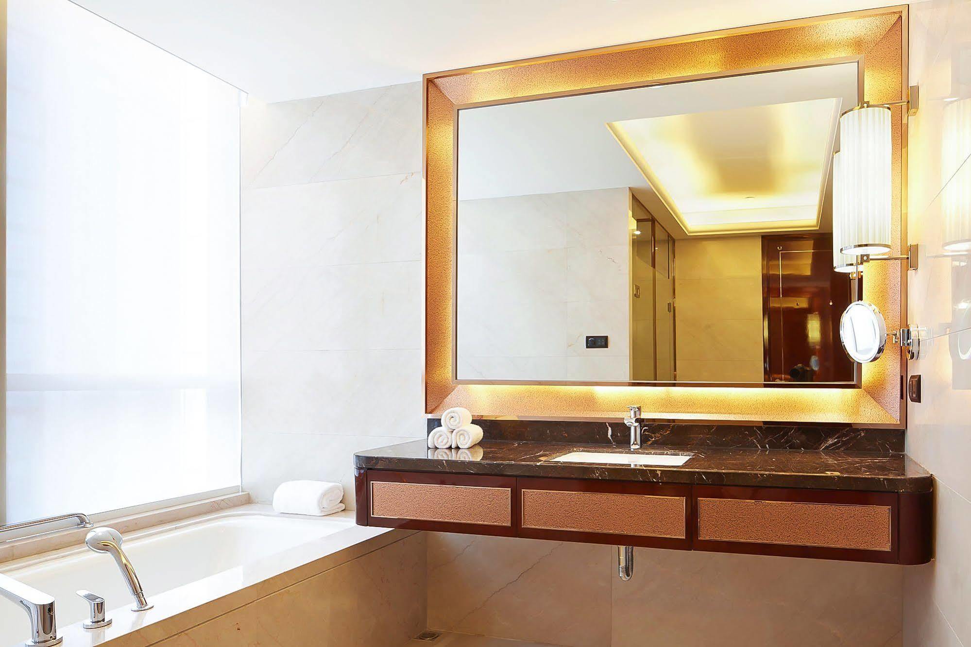 Sheraton Grand Zhengzhou Hotel מראה חיצוני תמונה